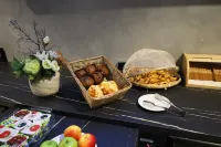 The Viv Hotel Wellington - Завтрак