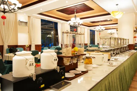 Jinggu Yingjiang International Hotel Отели рядом с достопримечательностью «Mengwozongfu Temple»