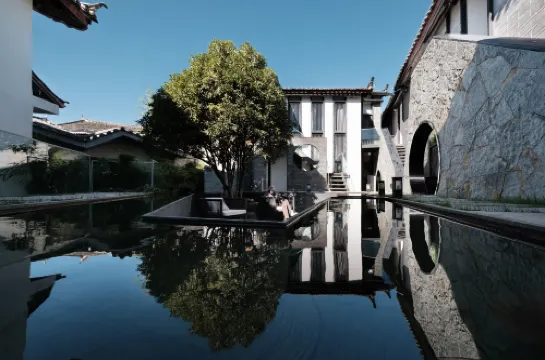 Liman | Hualin Riverside Hui-Style Wabi-Sabi Vacation Courtyard (Lijiang Old Town South Gate Mufu)
