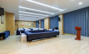Rezen Select Hotel (Enshi Tujia Girl`s Town)