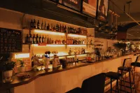 Coffee July Inn - bar