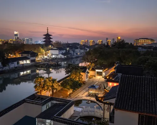 Maple Jiangfeng Bieyuan · Riverside Homestay (Suzhou Hanshan Temple & Guanqian Street Branch) Hotels near Feng Bridge