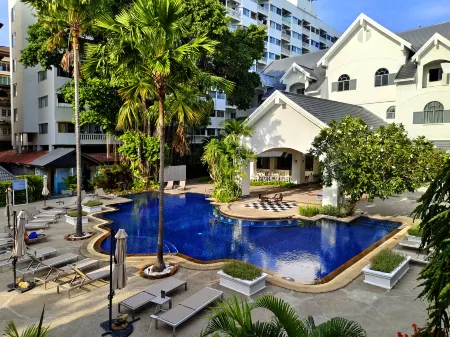 Pooh Beach Resort & Spa