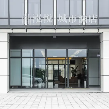 Hongyue City Hotel (Dongtou Shiguanghui Chinese Lantern World West Gate)