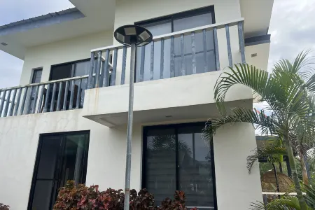 Lover's Point Beach Front Resort Отели рядом с достопримечательностью «Кауэйн Ков»