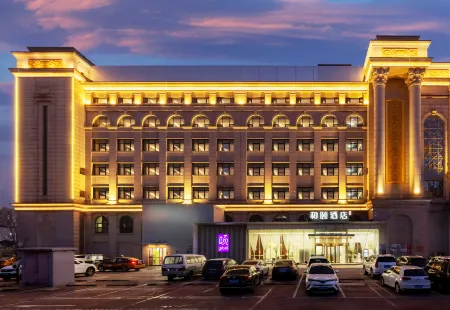 Yitel (Beijing Shijingshan Taiwanjie    Plaza) Отели рядом с достопримечательностью «Nangong Parrot Park»