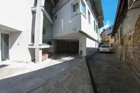 Hotel Hayat Отели рядом с достопримечательностью «Старая православная церковь»