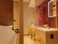 Jingchen Hotel (Leshan Zhanggongqiao Food Street Branch) Hotels near Zhanggongqiao Food Street