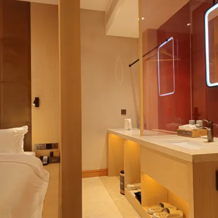 Jingchen Hotel (Leshan Zhanggongqiao Food Street Branch)
