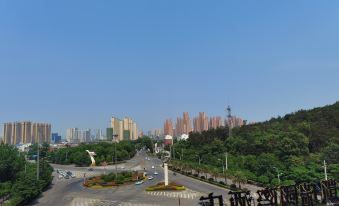 Malata Carrey International Hotel (Wuhan Textile University tanxinpei Park Subway)