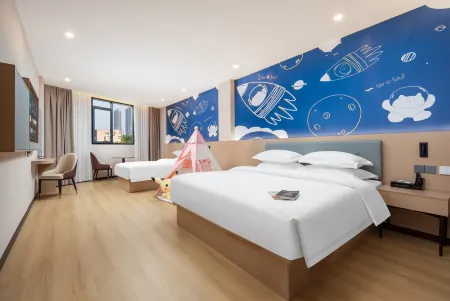 Yipinjia Hotel Отели рядом с достопримечательностью «Hubei University of Traditional Chinese Medicine»