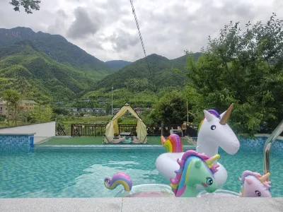 Yunshang Grassland·Yusong Mountain and Sichuan Private Tang meeting Family Holiday Meishu Hotels near Chuancun