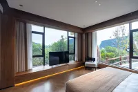 Hubei Natural Mountain Logde Resort Hotel. Hotels in Hong'an