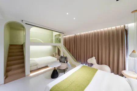 Floral Hotel·Rizhao and Baihe Hotel Отели рядом с достопримечательностью «Yangguang Hai'an Menghuan Beach»