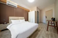 Livable Luxury Hotel Apartment (Hui Nan Subway Station Branch) Отели рядом с достопримечательностью «Shanghai Institute of Health Science Pudong New Area Branch»