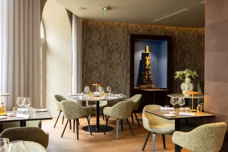 Hôtel & Spa RÉGENT Petite France Отели рядом с достопримечательностью «Fontaine de Janus»