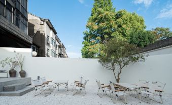 Chunye Design Homestay (Wuzhen Xizha Scenic Area)