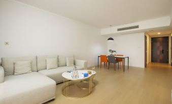 High-End Serviced Residence (Shanghai Gubei Road Golden City Road Branch)