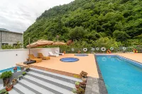 Lanyuexi Hotel - Rooftop Pools