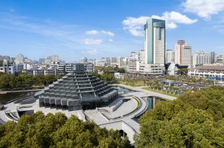 Minghui Hotel Отели рядом с достопримечательностью «Datong School»