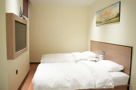 Wanno Yuehai Hotel (Qingdao North Railway Station Cang'an Road Subway Station)