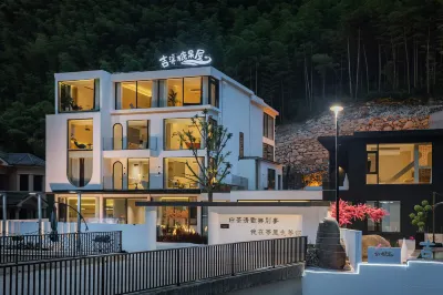 SWEETS Candy House | Sleep by the Stream & Private Hot Spring Designer Luxury Boutique Resort 절북대협곡 호텔