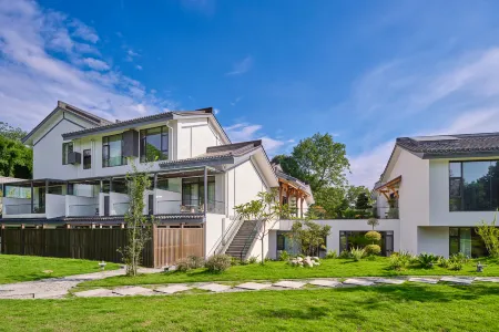 Chengdu Pidu Maison New Century Отели рядом с достопримечательностью «Sandaoyan»