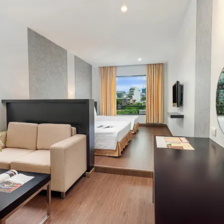 Palace Hotel Saigon Отели рядом с достопримечательностью «Манна»