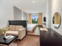Khách sạn Palace Saigon Các khách sạn gần Đ. Nguyễn Huệ