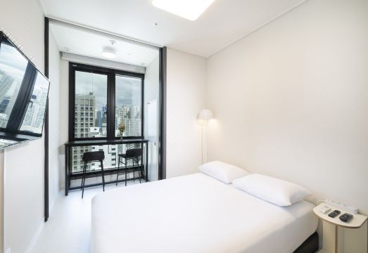 젬스테이 객실 내 세탁기와 주방 시설