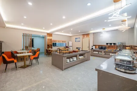 Vienna Hotel (Guan Hai Dian) Отели рядом с достопримечательностью «Baiyang Lake»