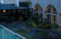 PARK CENTRAL HOTEL Hotels near Huangting Square