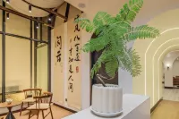 Jingdezhen glaze art accommodation (Taoxichuan cultural and creative block store)