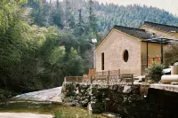 Bamboo Grove Hermitage · Zen Residence Hotels in Jing County