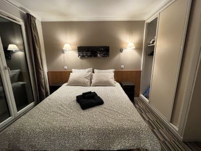 Paris Expo Porte Versailles beautiful apartment with balcony