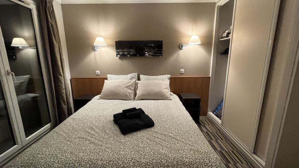 Paris Expo Porte Versailles beautiful apartment with balcony
