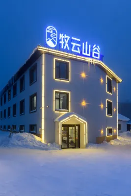 GRAZING CLOUDS IN THE VALLEY Hotel dekat China's Snow Town