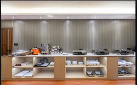 TRUE GO Hotel (Shanghai Wujiaochang University of Finance and Economics Subway Station) Отели рядом с достопримечательностью «Shanghaitiyu College»