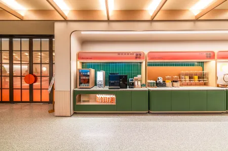 Orange Hotel (Anshun Huangguoshu Scenic Area Longgong Road Branch)