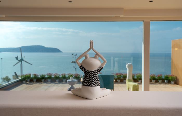 Erhai No.1 | Seaview Azure Skywalk Vacation Boutique Stay (Dali Haidong Town Ideal City)