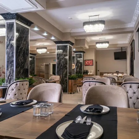Grand Clover Hotel