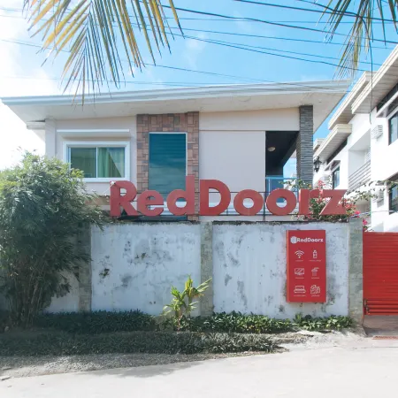 RedDoorz Hostel @ St Paul Village Lapulapu