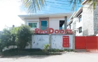 RedDoorz Hostel @ St. Paul Village LapuLapu Hotels near Virgen de la Regla National Shrine