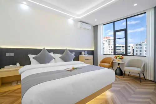 Junze Hotel (Kunming Railway Station Shuangqiao Night Market Style Street Branch)