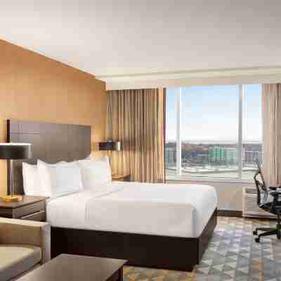 DoubleTree by Hilton Pointe Claire Montreal Airport West Rooms