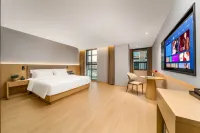 위에시 윈멍 호텔 (구이린 양강사호 동시 레인 지점)