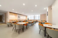 REZEN LONGUU Hotel (Foshan Sanshan Newcity North Subway Station Store)