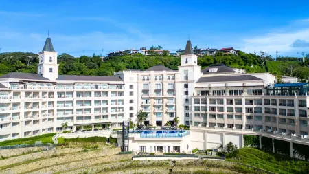 Twin Lakes Hotel near Tagaytay Отели рядом с достопримечательностью «Iglesia Ni Cristo»