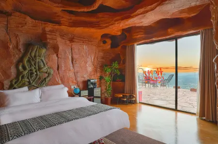 Nantai Wofoshan Cliff Cave Homestay