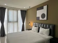 The Peak Service Apt By David